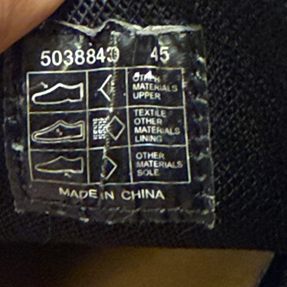 Hugo Boss leather sneakers in great conditions - Picture 8 of 9